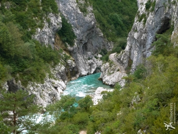 The approach to 'La Demande'.